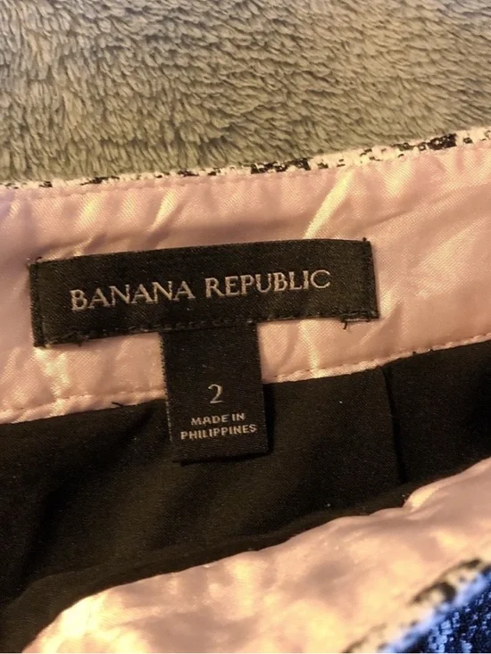 Banana Republic Black and White A-Line Pleated Skirt - Picture 2 of 4